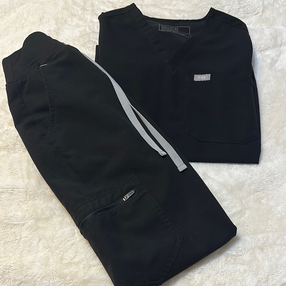 Women’s Black FIGS Scrubs